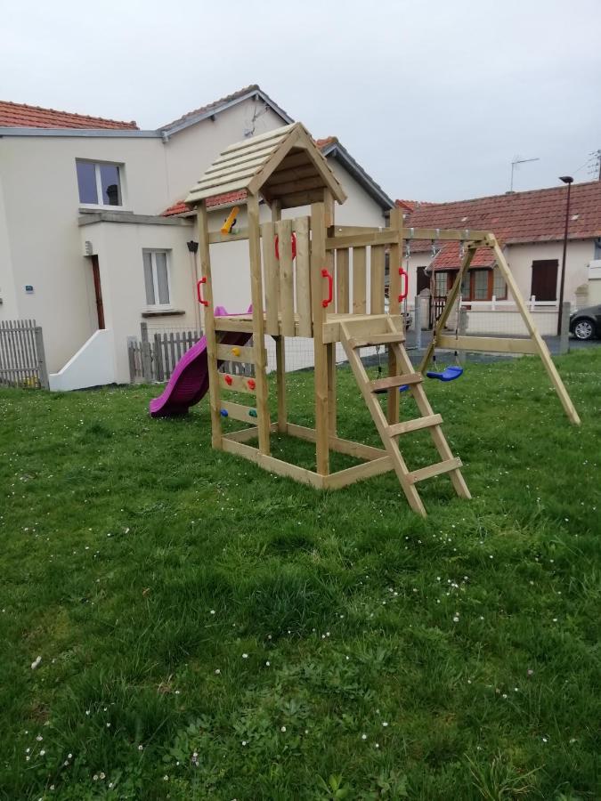Jolie Maison A 200 M Des Plages Du Debarquement Saint-Aubin-Sur-Mer  Exterior photo